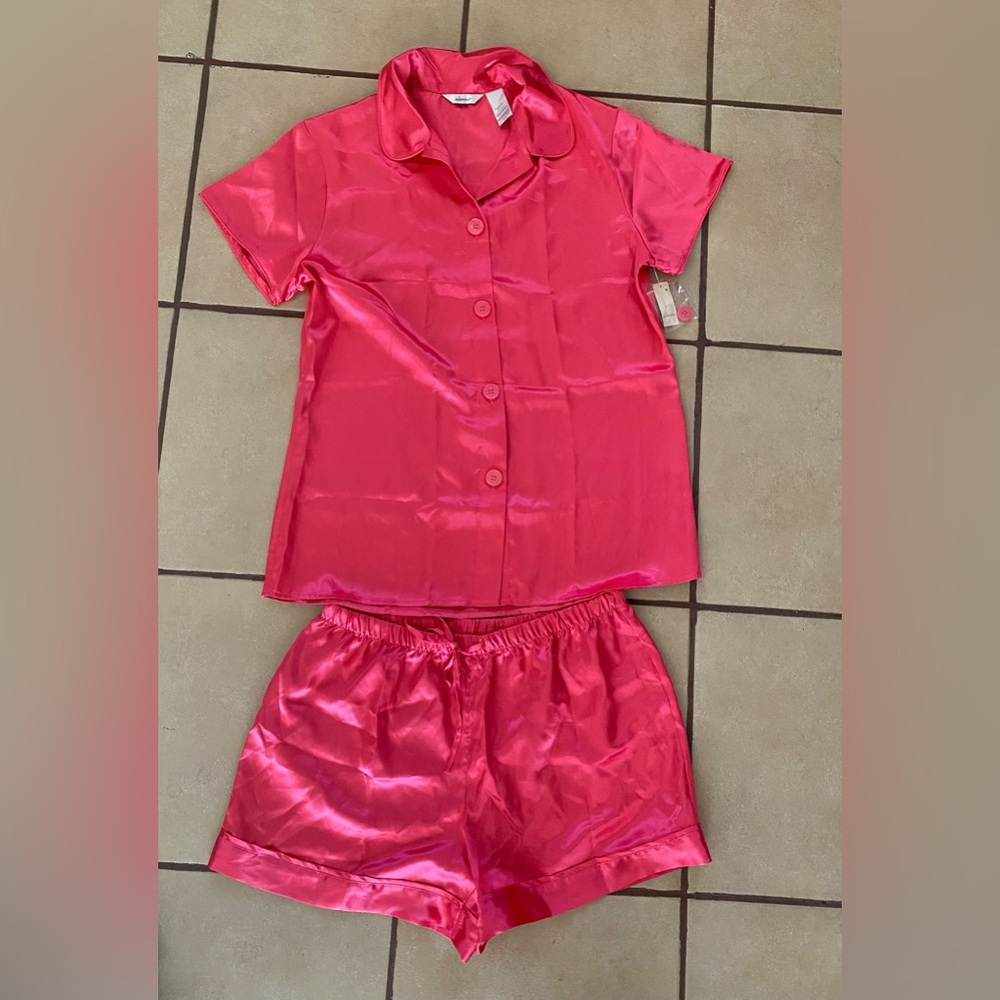Women’s 2-piece Pajama Set. Size Medium. New with Tags.